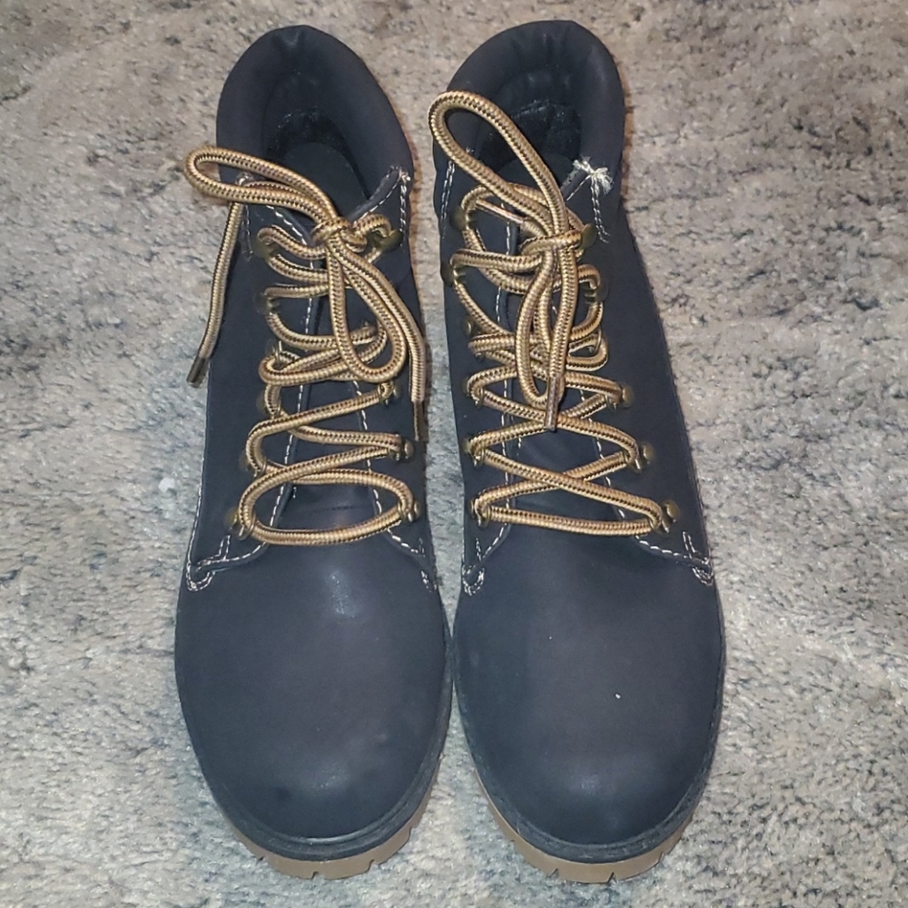 NWOT Brown boots size 8